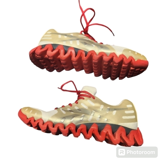 Reebok Women’s ZigTech Shark Red White Running Shoes Sneakers Sz. 9 - Picture 6 of 7